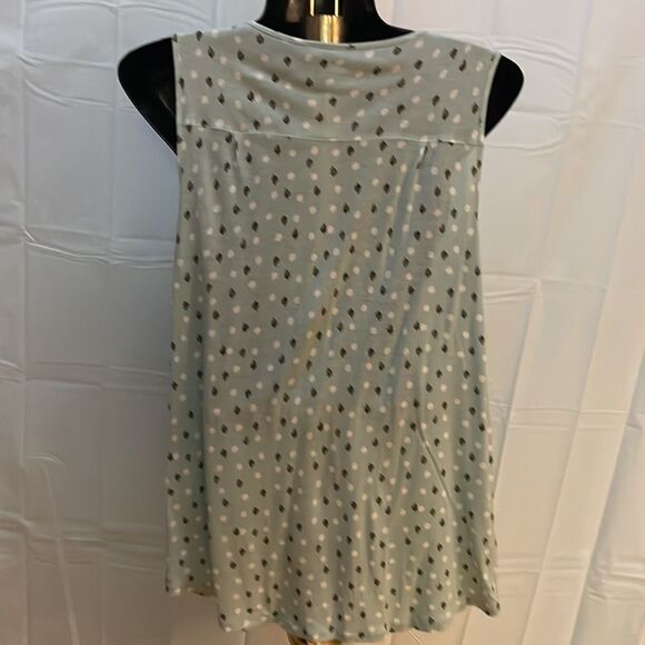 Medium Ann Taylor Loft sleeveless v neck slightl flared hem polka dot/leaf shirt - Picture 7 of 14